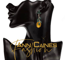 Load image into Gallery viewer, Green Leaf And Stone
